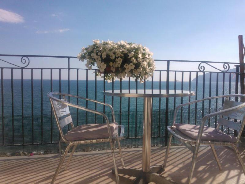 B&B Fronte Del Mare Σαλέρνο Εξωτερικό φωτογραφία